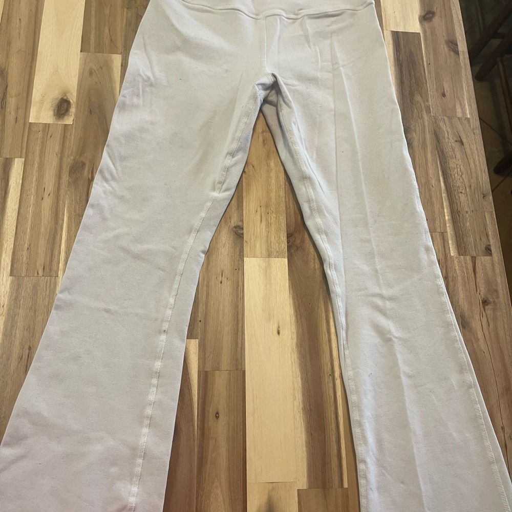 ALO Yoga White Leggings with Full Length and Flared Style